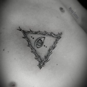  #triangle #triangletattoo #eyetattoo #eye #tree #treetattoo #nordic #nordictattoo #tattoos #inked #inkedboy #chestattoo #chestpiece #runetattoo #viking #vikingtattoo #dotswork #dotwork #dotworktattoo #illuminaty #femaletattooartist 