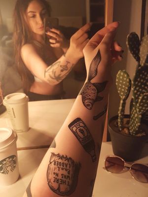 Artist's IG: mellealyx_tattoo Location: Plateau, Montreal (QC Canada) #goldfish #fich #bottletattoo #beertattoo #TombstoneTattoo #Tombstone #knife #palmtreetattoo #shark #inkedgirl 