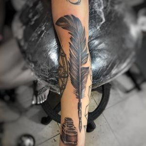 Feather black and grey 