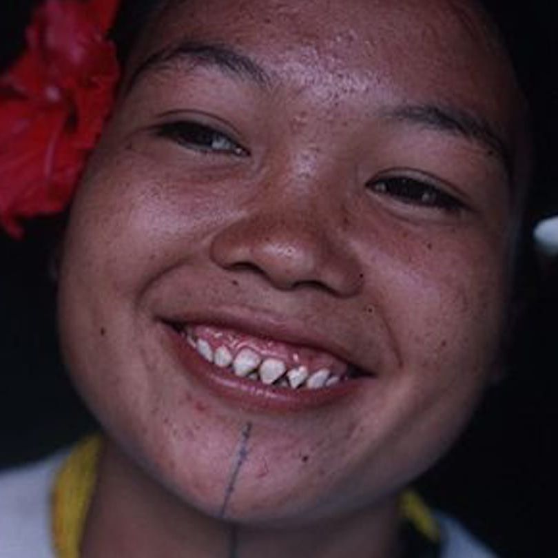 Mujer tribal bagoba con dientes afilados # modificaciones corporales antiguas #modificaciones corporales #modificaciones corporales #tribal