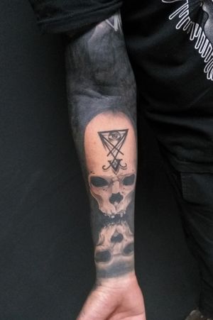 Blackwork and skull by Eddy Cordero#tattoo #blackworktattoo #skulltattoo
