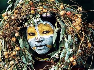 Omo people - photo by Hans Silvester - #omo #mursi #ancientbodymodifications #bodymodifications #bodymods #tribal