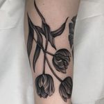 Tattoo by TIne DeFiore #TineDeFiore #tattoodoapp #tattoodoappartist #tattooartist #tattooart #tattoodoappspotlight #flowers #floral #tulips #nature
