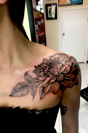 #flower #tattoo #blackandgrey #napatattoo #napa 