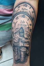 Tatuaje en honor a sus hijos  #blackandgraytattoo #fatherandsons 