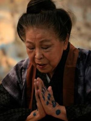 Ryukyuan woman, or Uchinanchu, with Hajichi hand tattoos #Hajichi #Ryukyuan #Japanese #handtattoo #ancientbodymodifications #bodymodifications #bodymods #tribal