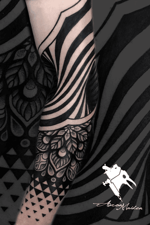 #tattoo realizado por @aaronmaidentattoo en Model Ink #tattooartist #Tattoodo #geometrictattoo #geometric #tatuaje #tatuagem #thebesttattooartists #valladolid #Spain #mandala #ink #inked #thebestspaintattooartists 