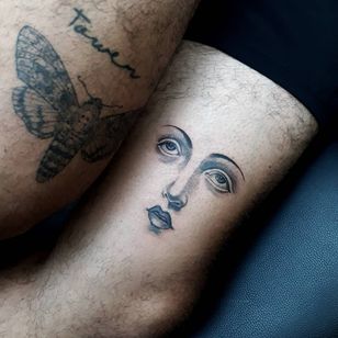 Tatuaje de Ana y Camille #AnaandCamille #black grey #ilustrativo #renacimiento #retrato #dama