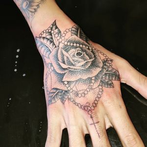 Tatuagem de rosa na mão#rose #rosetattoo #hand #handtattoo