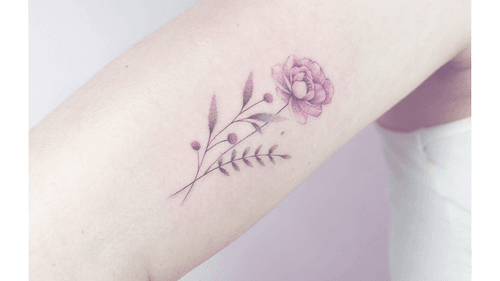 Fineline flower tattoo by Eva Edelstein aka evadesoleepapa #EvaEdelstein #evadesoleepapa