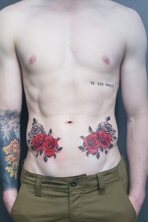 Half dozen Rose's!! #StomachTattoos #redandblacktattoo #red #grafic #polandtattoos #devilsinklab #tattoosformen 