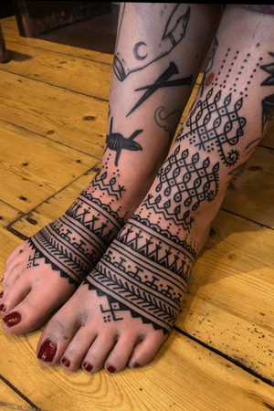 Matching feet designs done in brighon, 2 hours of work