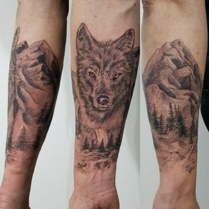 #tattooart #tattooartist #wolf #wolftattoo #realistic #realistictattoo #montains