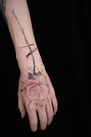 Elegant forearm tattoo blending blackwork, realism, and illustrative styles. Featuring a stunning flower motif by La Bottega dell'Arte.