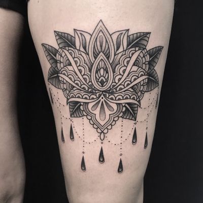 Ornamental lotus #lotus #ornamental #mehndi #blackwork #dotwork #dotworktattoo #flower #barcelona 