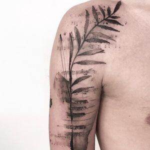 Blackwork upper arm tattoo featuring a beautiful flower pattern, done by La Bottega dell'Arte.