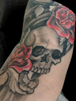 Old school, skull and roses