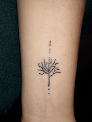 Mon premier tatoo a 16ans 😌( l'arbre de vie de xxxtentacion mon chanteur préféré qui est décédé en 2018🖤🕊🙏