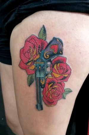 Guns and Roses Tattoo#tattoo #gunsandroses #colortattoo  #traditionaltattoos 