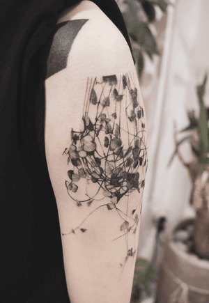 Jayeon Tattoo Tattooing Nature Seoul, kR https://open.kakao.com/o/sACZ2mgb #koreatattoo #korea #seoul #fineline #flowertattoo #nature #naturetattoo Insta@tattooing_nature 