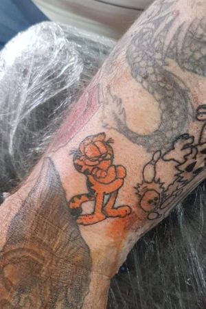 Doing a Garfield tattoo is a reason not to hate mondays! #Garfield #tattoo #colour #intenze #smalltattoo #garfieldtattoo #orangetattoo #orangetabby #cat #koshertc #hatemondays #cartoon #cartoontattoos #fun #shoreham #lancing