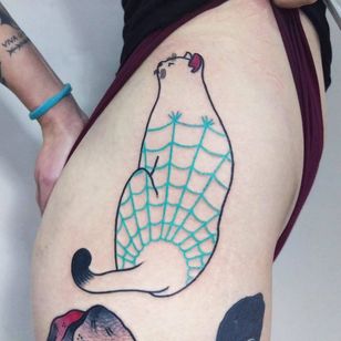 Tatuaje de Paul Colli #PaulColli #tradicional #gato #kitty #color #spiderweb #monmoncat # pet portrait # cute