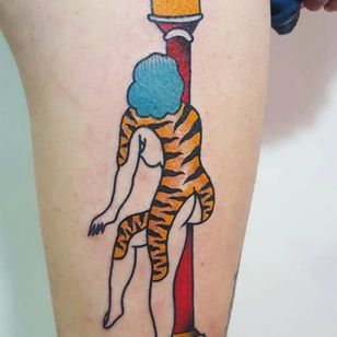 Tatuaje de Paul Colli #PaulColli #tradicional #lady #leopard #lamp #babe #pinup