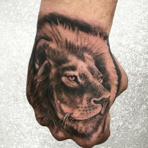 Tattoo uploaded by Carlos Herrero Tattoo • Tattoo leones realista pareja? •  Tattoodo