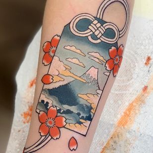 Tattoo by Yutaro aka Warriorism #Yutaro #Warriorism #landscapetattoos #landscape #world #land #world #earth #environment #mountfuji #cherryblossom #mountain #clouds #Japanese