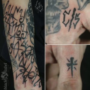 All done freehand... grafitti lettering on the forearm, C/S on the hand and a cross on the thumb #lettering #letteringtattoo #freehand #handtattoo 