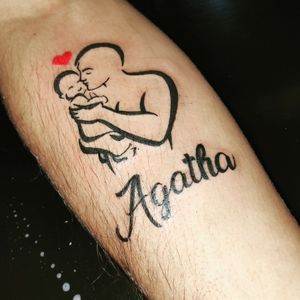 Tatuagem pai segurando a filha Ágatha no colo! Andrade Ink TattooWhats: 4298575342https://www.facebook.com/AndradeInkTattoo