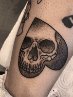 traded tats with a colleague and a friend of mine, Ken Styx. #skull #skulltattoo #heart #hearttattoo #dotwork #dotworktattoo #linework #lineworktattoo #mxatattoo #monsteralphabet #tattoo #tattoos 