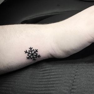 #black #minimalist #tattoo #snowflake #copo #nieve #tumblr #aesthetic #spain #small #tiny 