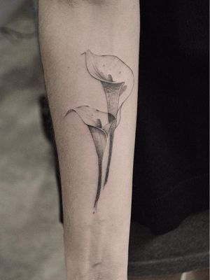 Tattoo by Danilo Delfino #DaniloDelfino #finelinetattoos #fineline #delicate #linework #illustrative #flower #floral #iris #minimal