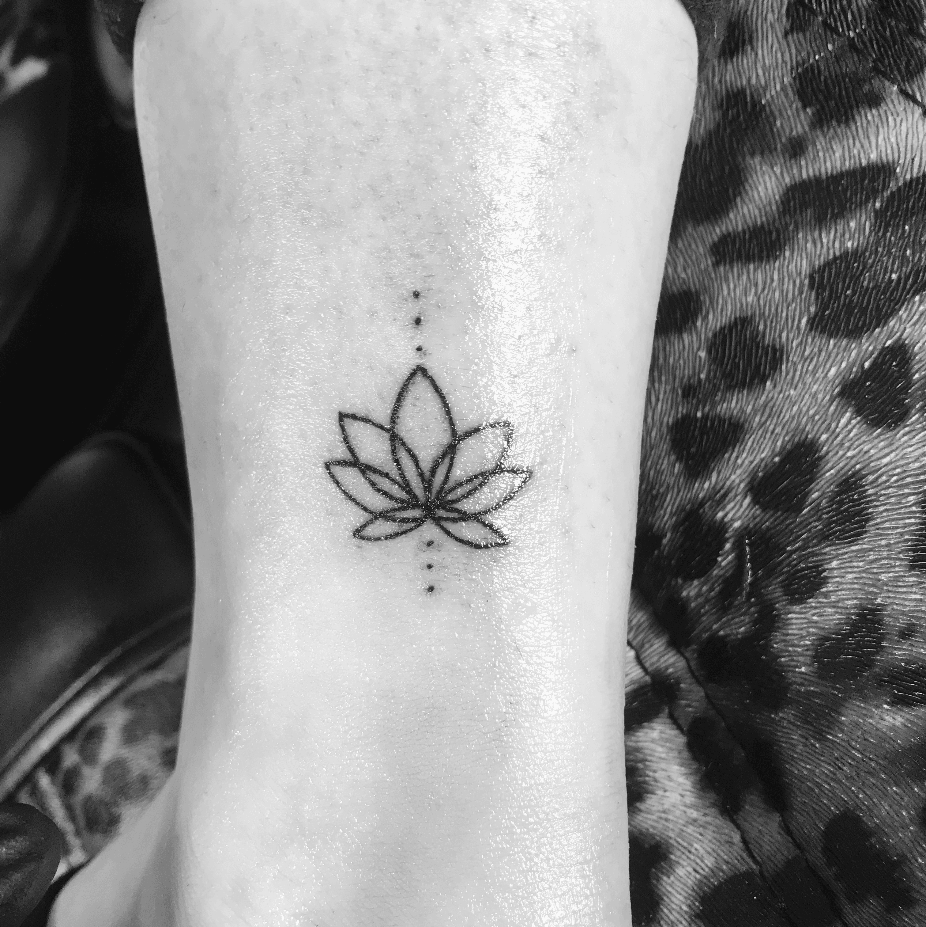 Tattoo uploaded by Lentel Devillé • Small tattoo of a lotus #lotusflower  #linework #blackwork #blackandgray #legtattoo • Tattoodo