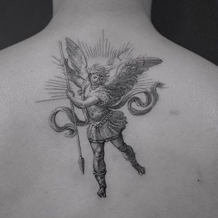 Tatuaje de ColdGray #Coldgray #finelinetattoos #fineline #delicate #linework #illustrative #angel #sculpture #fineart #wings #feathers