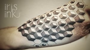 Impossible 3D cubes#ImpossibleGeometry #impossible3d #3dtattoo #geometrictattoo #dotworkers #dotworktattoo #dotwork 