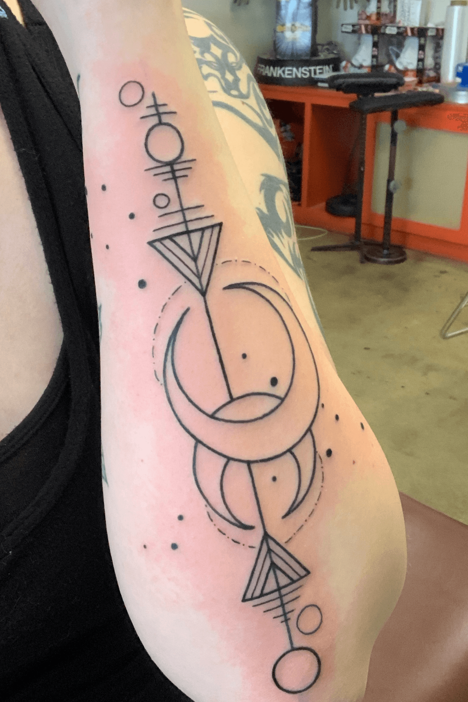 Samsara Studio  Love this geometric Pisces constellation design tattooed  by Caz for her lovely customer Clare  samsarastudio constellationtattoo  starsigntattoo piscesconstellation geometricstyletattoo thightattoo  tattoo blackinktattoo 