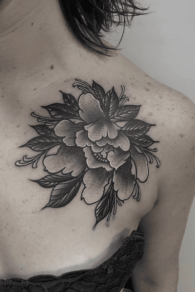 ⚫️ #blackandwhite #tattoo #dövme #kadıköy #üsküdar #istanbul #taksim #beyoglu #nisantasi #cihangir #taksimdövme #kadıköydövme #tattooer #blacktattoo #rosetattoo #geometrictattoo #rose #line #flowertattoo #flower