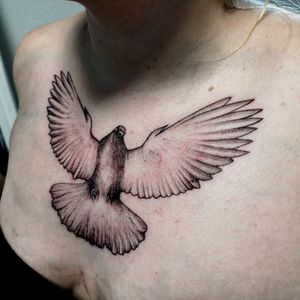 Flying #anathema 🕊️ _ _ #taube #birdtattoos #dove #dovetattoo #birdtattoos #taubentattoo #tattoolovers #inkedgirls #breast #ink 