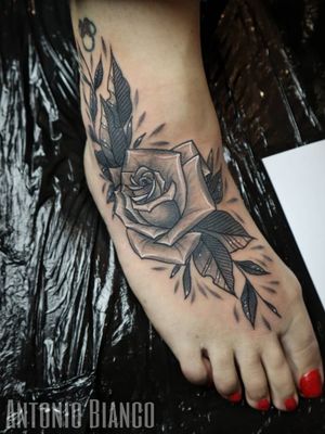 Roses are red, pink, white.. wait! Black and gray?! From our experience black and gray roses are more popular in tattoos, but if you had to choose, would you choose color or black and gray tattoo? 🌹🤔Beautiful foot by Blank Tattoo for Dilara, thanks for your trust girlTo book your tattoo with us send your enquiry via our web:🖱️www.tattooinlondon.com☎️Or call 02086821185Open Thursday to MondaySouth West London, Tooting#uktattoo #crimsontideink #ctilondon #rosestattoo #foottattoo #neotraditionaltattoo #inkig #blackandgraytattoo #londontattoos #blackandgreytattoo #tootingtattoo #rosetattoo #dailytattoos #london #inked #тату #татуировка #русскийлондон @ Wimbledon, United Kingdom