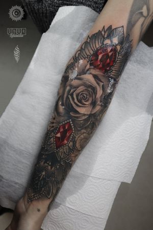 Thanks Mia, you sat like rock 🤘 For consultations and bookings DM or email:saint.wandal@gmail.comSponsored by @yayofamiliaDone using @fusion_ink , @fkirons , @cheyenne_tattooequipment , @piranhatattoosupplies , @barberdtssupplies & @killerinktattoo#radtattoos #killerink #superbtattoos #tattoorealistic #inkig #tattoosnob #tattooworld #wandaltattoo #tattooeurope #inkjunkeyz #rose #diamonds #roses #red #beautifultattoos #london #yayofamilia #tattoosforwomen #colorrealism #русскийлондон #uk #тату #лондон #роза  #tattooedwomen