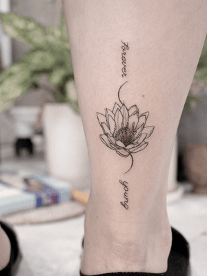 Jayeon Tattoo Tattooing Nature Seoul, kR https://open.kakao.com/o/sACZ2mgb #koreatattoo #korea #seoul #fineline #flowertattoo #nature #naturetattoo Insta@tattooing_nature 