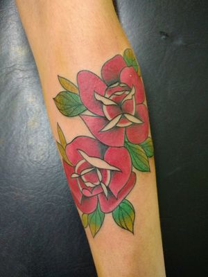 #tattoo #roses #neo #traditional #neotraditional #neotraditionaltattoo #rosestattoo #neotraditionalrose 