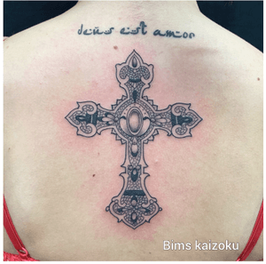 Dieu et amour 🙏💕🤝 #bims #bimskaizoku #bimstattoo #paris #paname #paristattoo #tatouage #cross #croix #dieu #deus #tattoo #tatt #tattoos #tattoomodel #tatts #tattooer #tattooed #tattrx #tattos #tatted #tattoostyle #tattoodo #tattooartist #tattooworld #tattoed #tattoolover #tattooworkers #ink