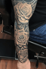 Instagram: 👉👉@chchtattoos 👈👈 #tattooroses #roses #blackandgrey #fineline #finework #chicago #tattoos #tattooshop #sleeve 