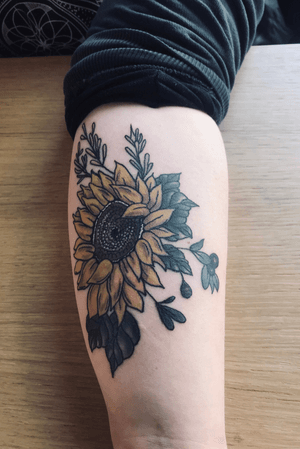 Sunflower tattoo covering scars #tattooartist #sunflowertattoo #neotraditional #neotrad #colortattoo #colortattoos #stigmarotary #eternalink #eternalinks #MyBodyMyDecision #armtattoo #flowertattoo #bodyart 