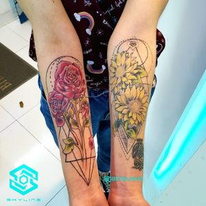 [TATTOO] (tatuajes cicatrizados) Coberturas de cicatrices "Flores silvestres" Estilo Geométrico Full color Diseños propios personalizados Artista: FB/INSTA: @@jaime.sxe #SkylineStudio #Tattoo #CreateYourself