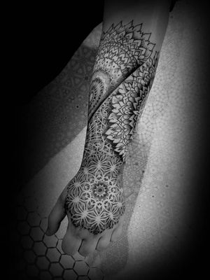 Tattoo by Fade Manning aka Fade FX #FadeManning #FadeFx #Londontattoo #London #Londontattooartist #londontattoostudio #UK #dotwork #sacredgeometry #geometric #mandala #linework #pattern