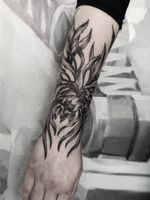 Tattoo by Dani nahil #DaniNahil #Londontattoo #London #Londontattooartist #londontattoostudio #UK #flower #floral #chrysanthemum #blackandgrey #illustrative